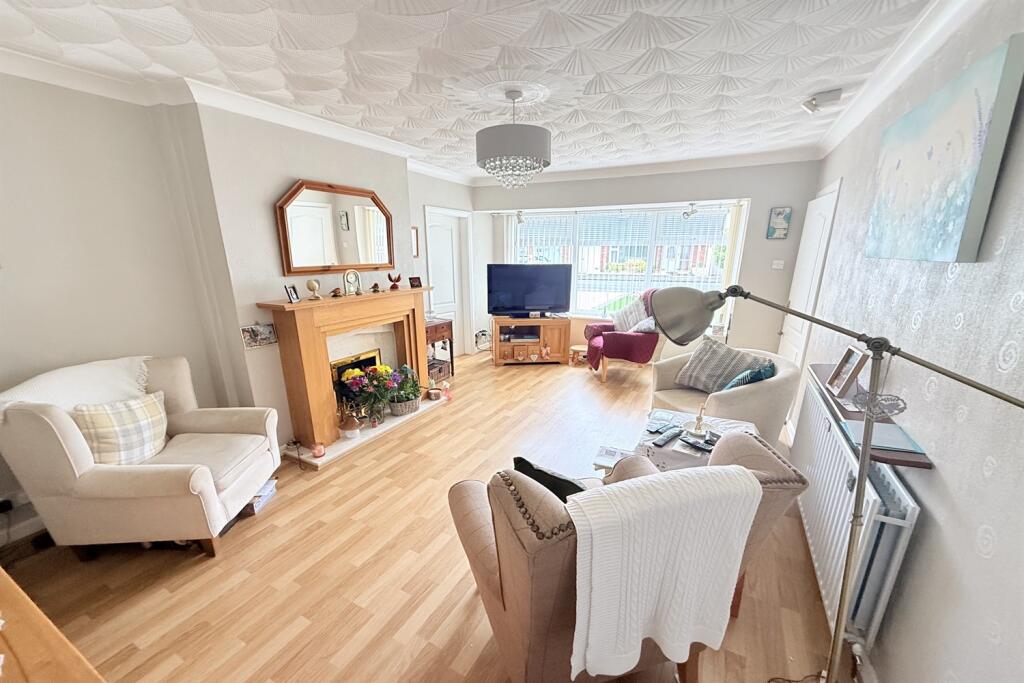 House in Warrington, Greystone Heath, Penketh - More