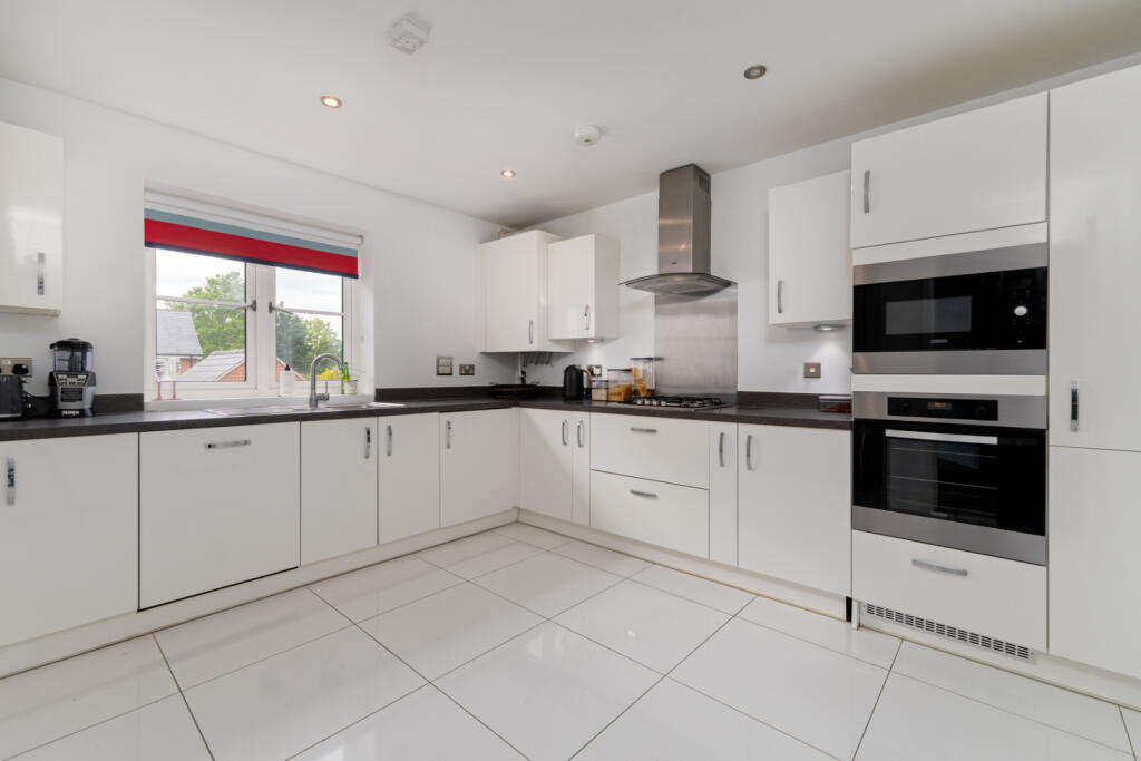 Turvin Crescent, Gilston, Hertfordshire, CM20 photo 2