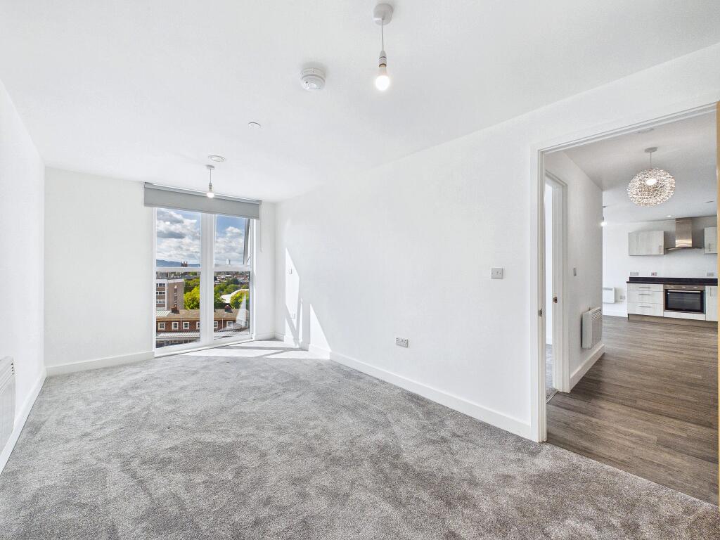 Apartment in Worcester, Worcestershire - View 4