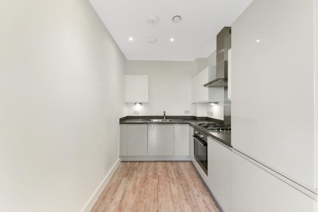 Apartment in London, Twyford - View 2