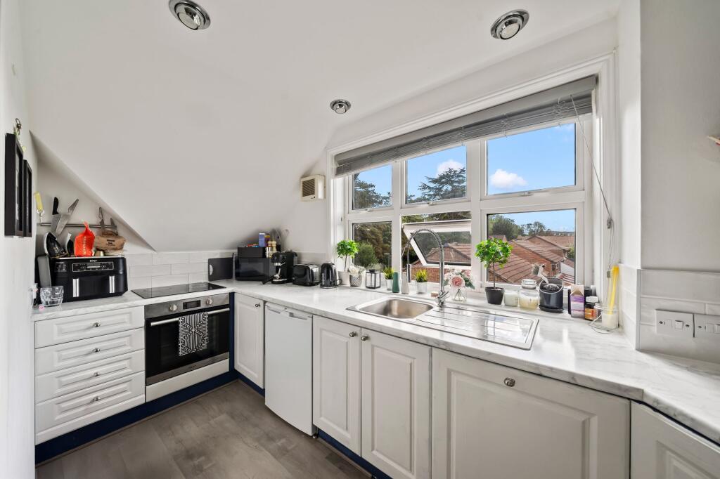 Apartment in Kingston upon Thames - View 5