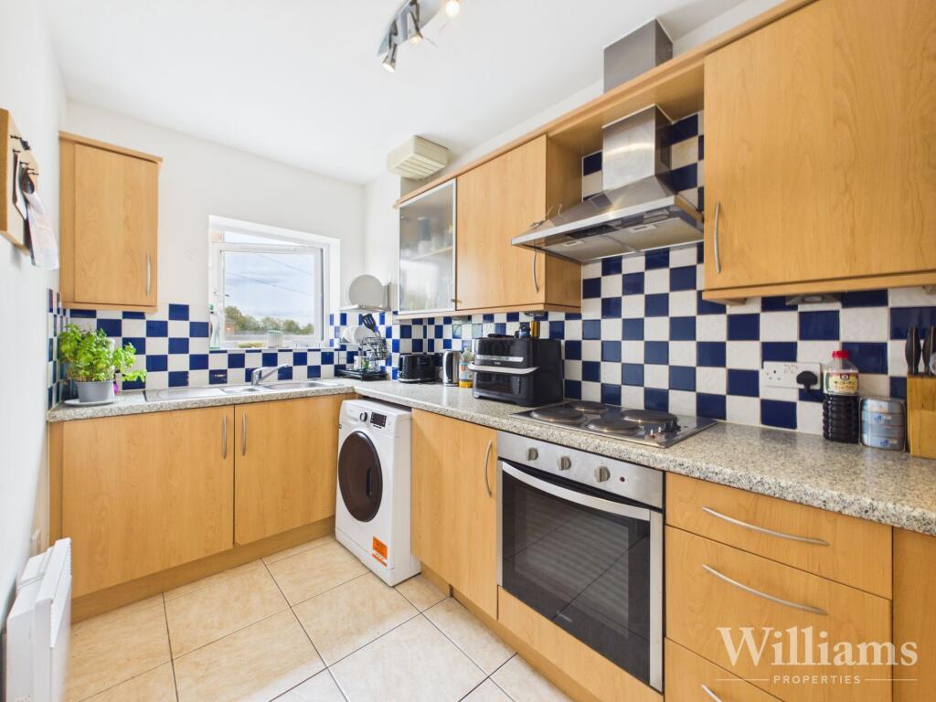 Apartment in Fairford Leys, Coldharbour - View 4