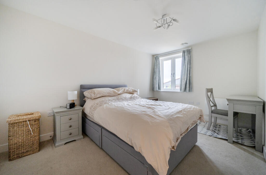 Station Road, Hook, Hampshire, RG27 - View 4