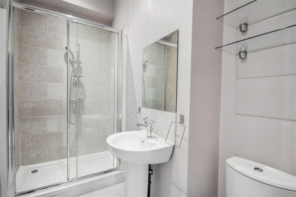 Apartment in Guildford, Surrey - View 5