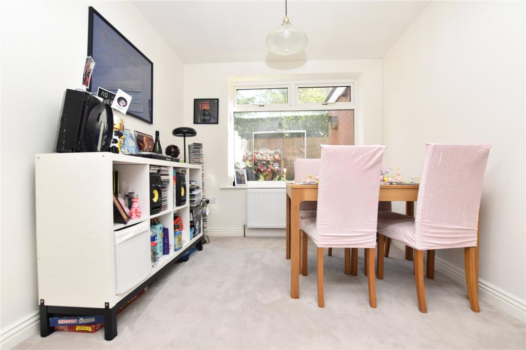 House in Leeds, Gildersome - View 4
