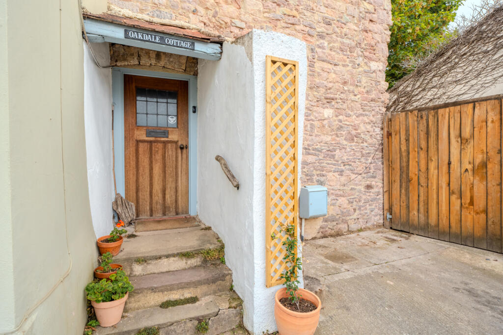 House in Gloucester - View 5
