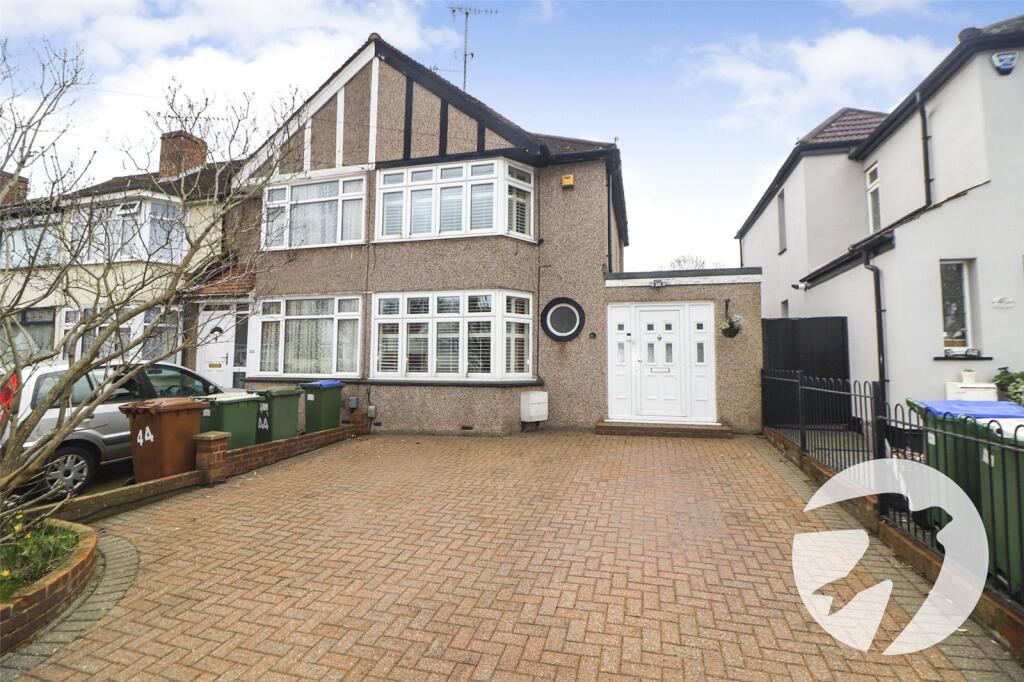 2-bed terraced on Parkside Avenue, Barnehurst, Kent, DA7, £400,000