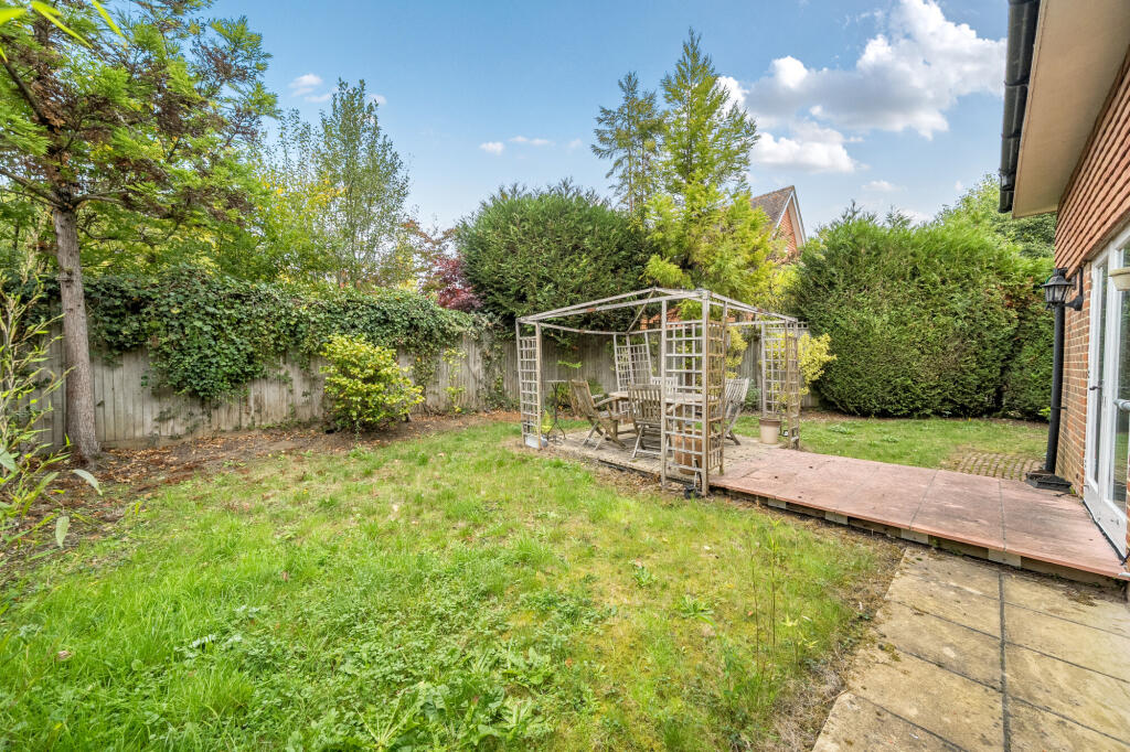 Cobbett Hill Road, Normandy, GU3 photo 4