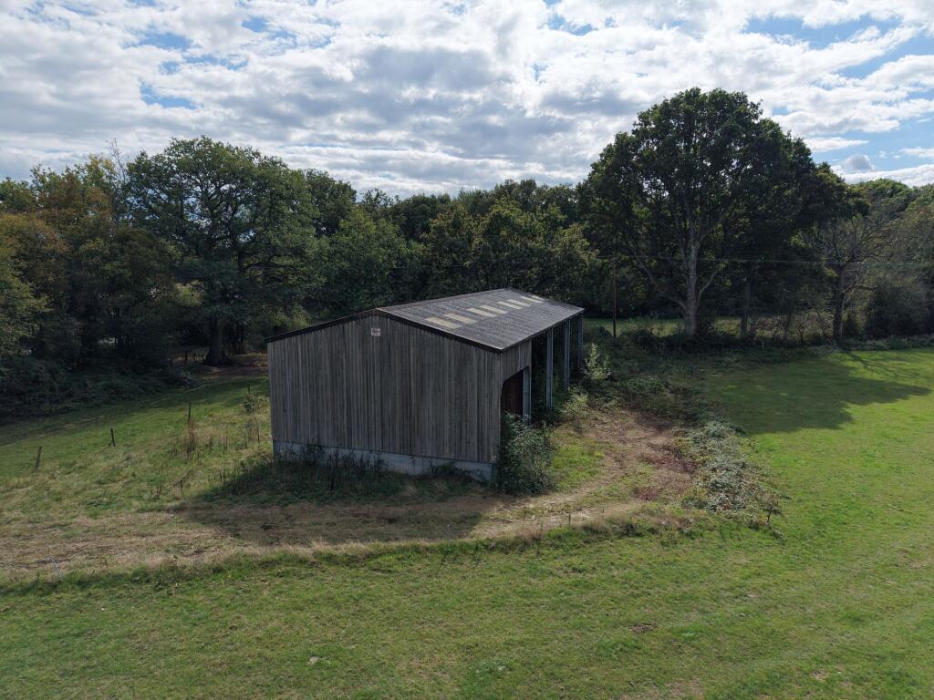 Skiff Lane, Wisborough Green, RH14 photo 3