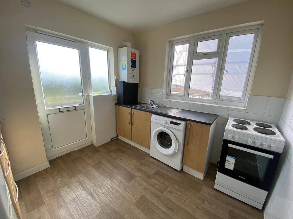 Main image of property: 515b Gale Street Dagenham RM9 4TP