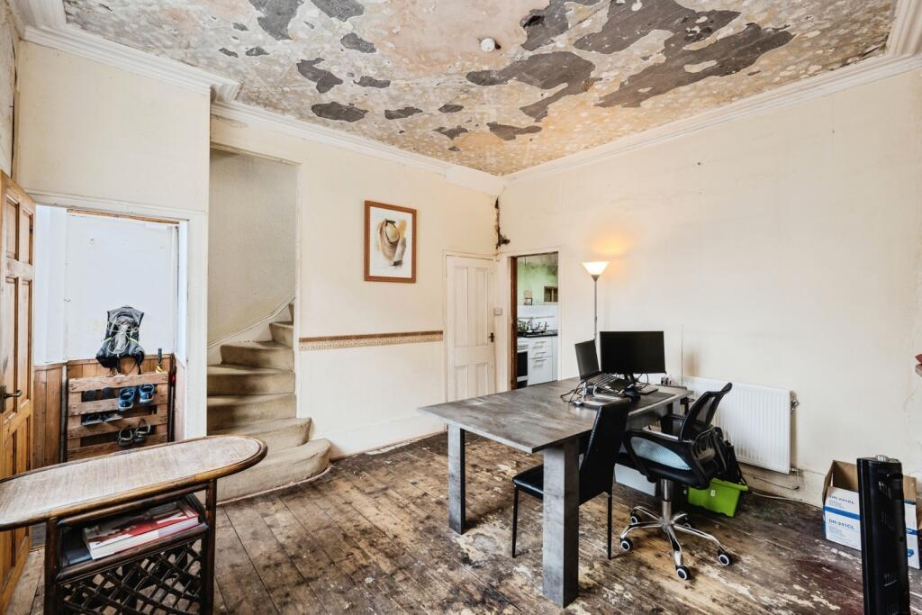 House in Swansea, Castle - More