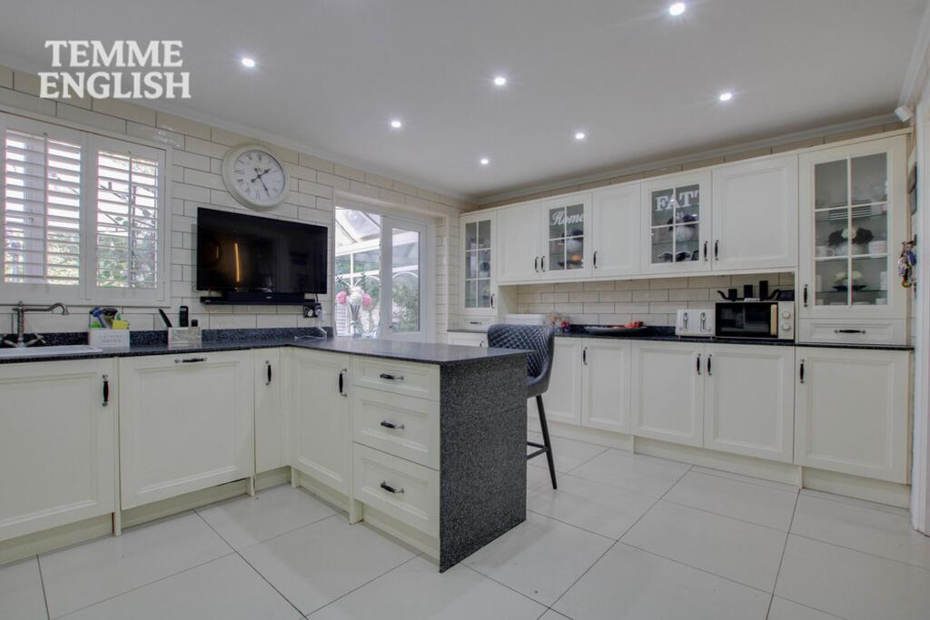 House in Southend-on-Sea - View 3
