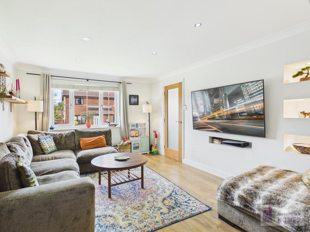 House in Glasgow, South Lanarkshire - View 2