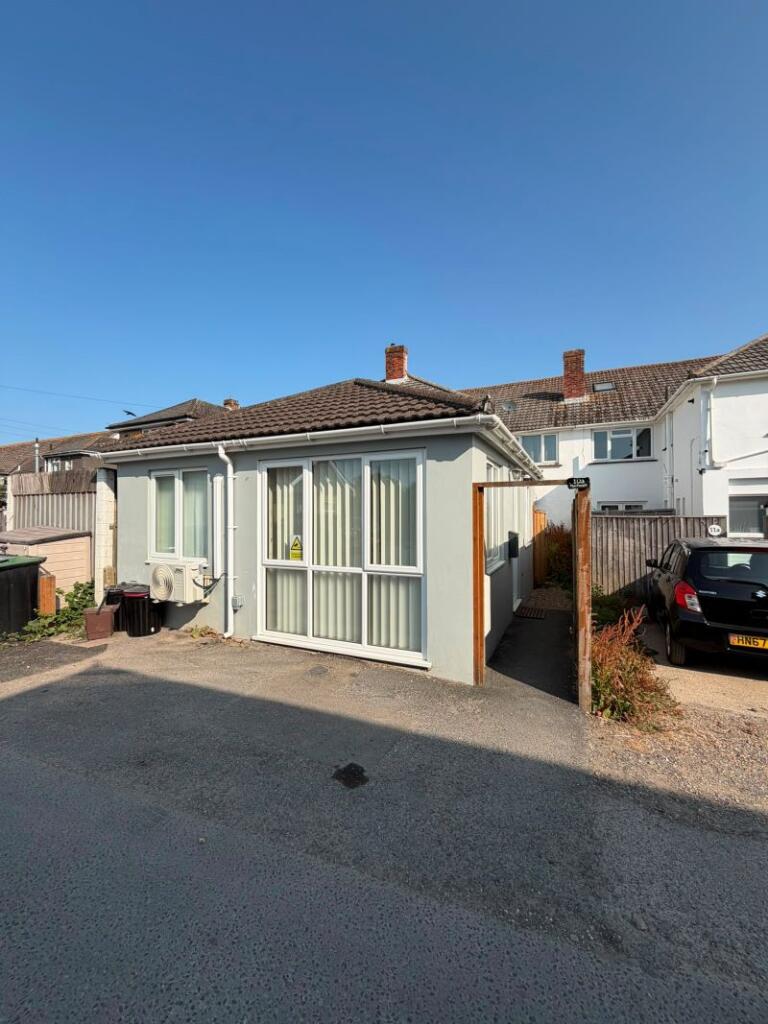 Main image of property: Rear of, 10 The Parade Ashley Road, New Milton, Hampshire, BH25 5BS