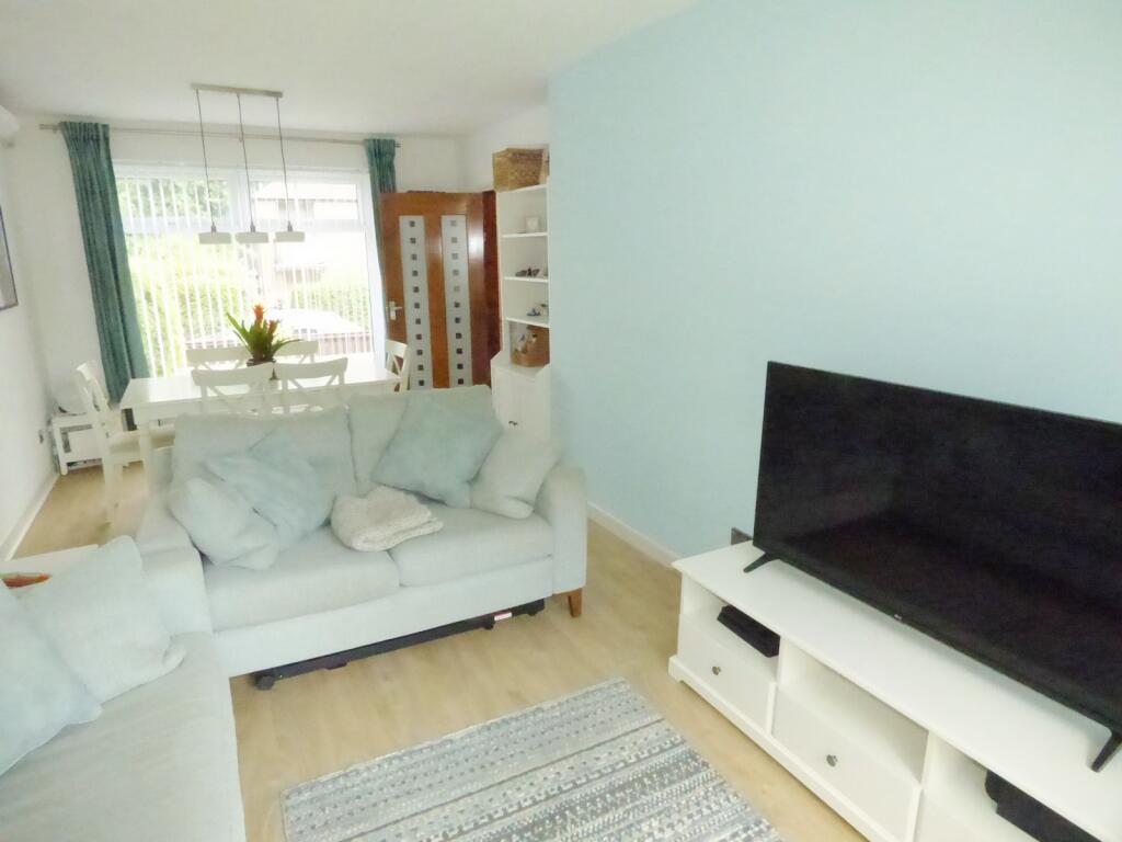 Whincover Drive, Farnley, Leeds photo 3