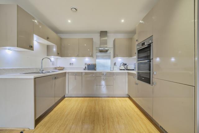 Apartment in Newbury, West Berkshire - View 4
