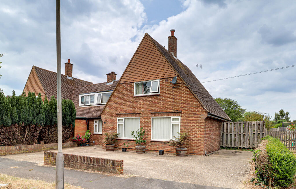 Main image of property: South Close, Chiswell Green, St Albans, AL2