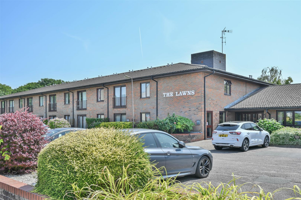 2-bed other on Uplands Road, Warley, Brentwood, £215,000