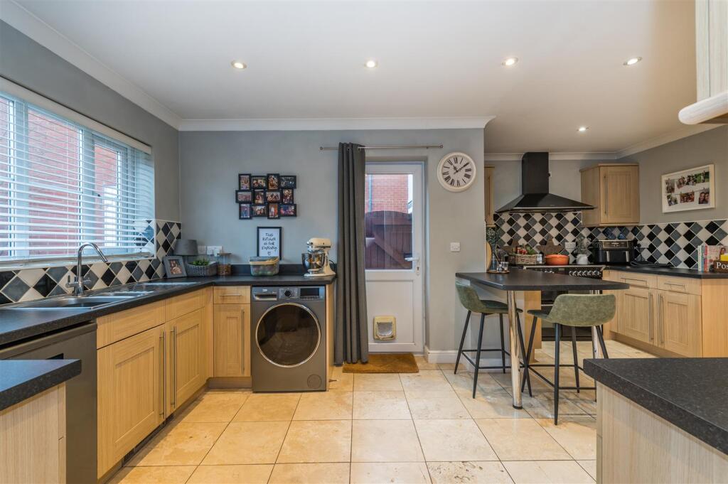 Woodpecker Close, Stowmarket photo 3