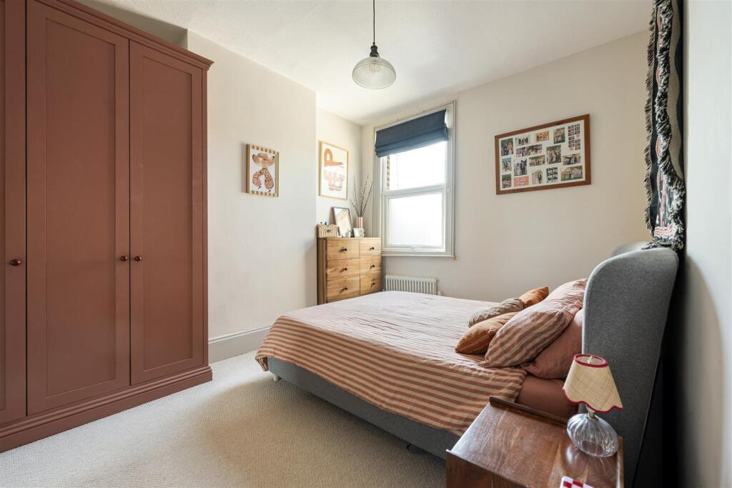 Apartment in London, Wood Street, Hale End - View 4