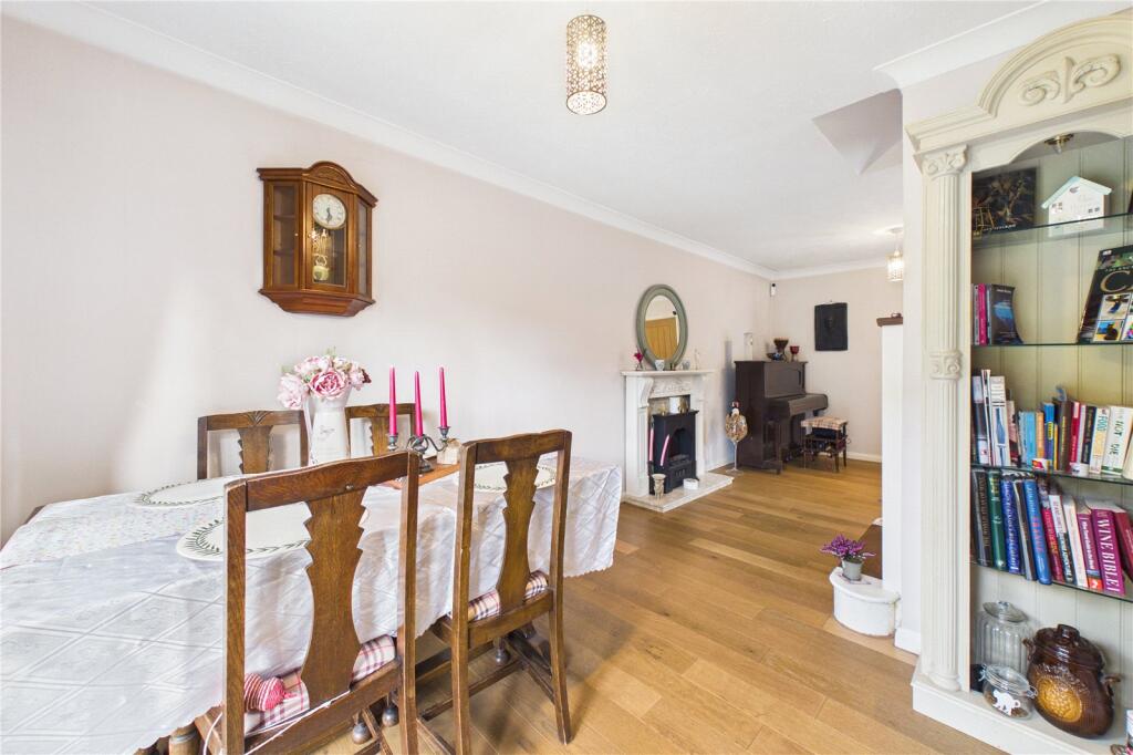 The Acorns, Broadfield, Crawley, West Sussex, RH11 photo 4