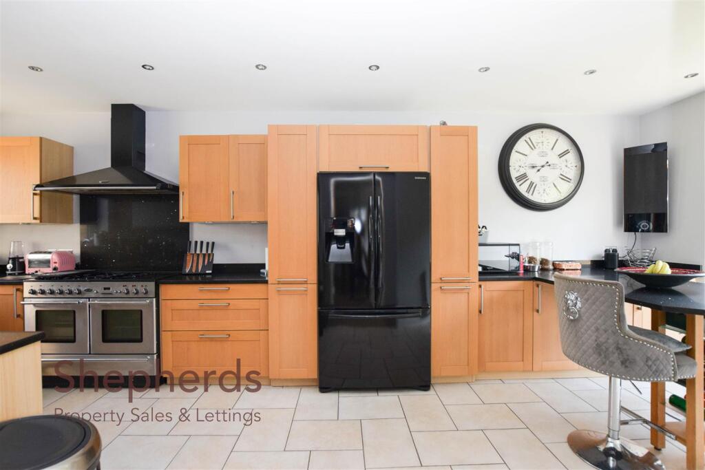 House in Broxbourne, Hertfordshire - View 6