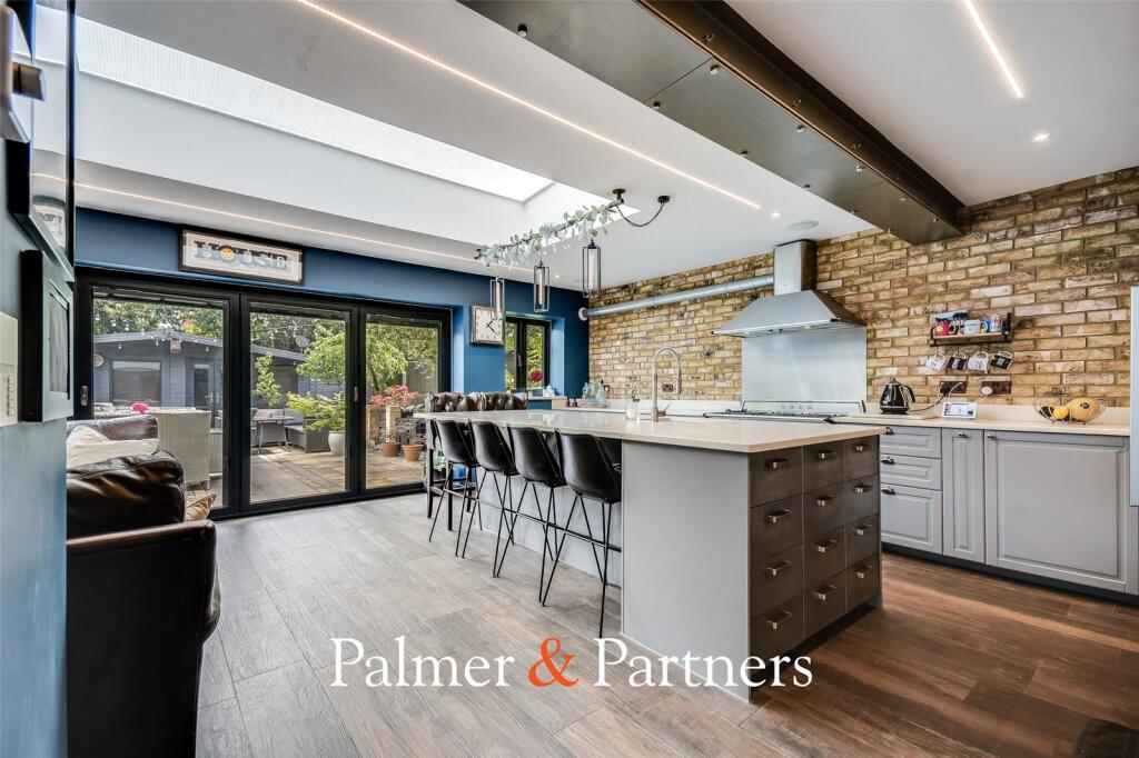 Costead Manor Road, Brentwood, Essex, CM14 photo 4