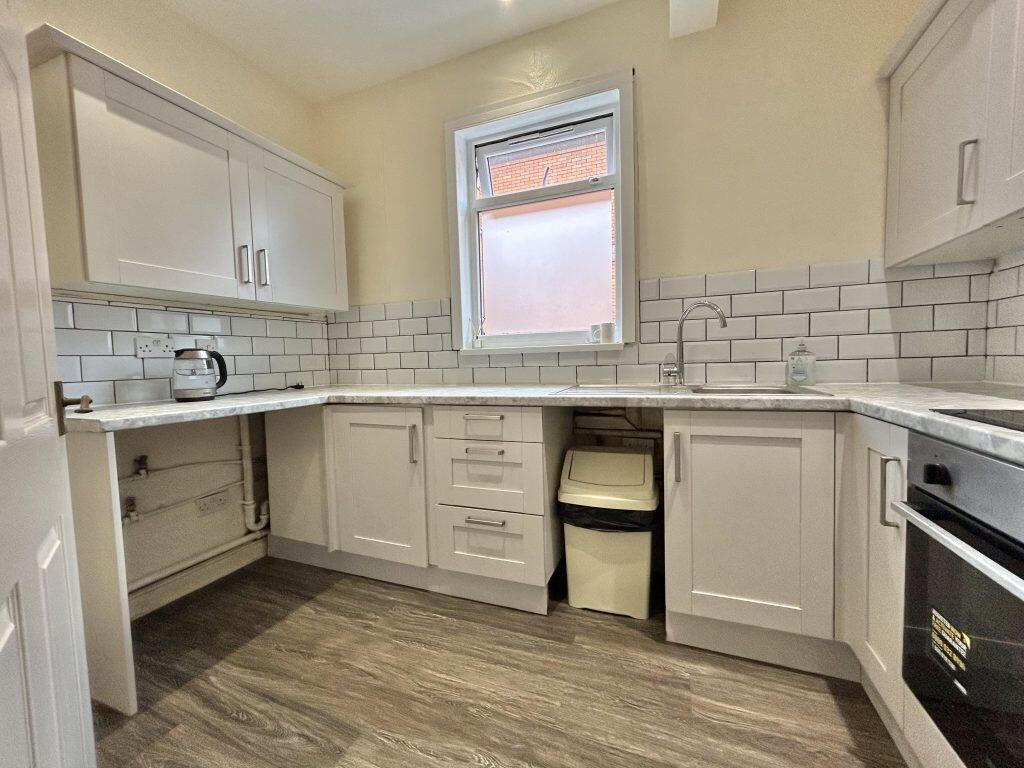 Apartment in Yeovil, Preston Plucknett - View 3