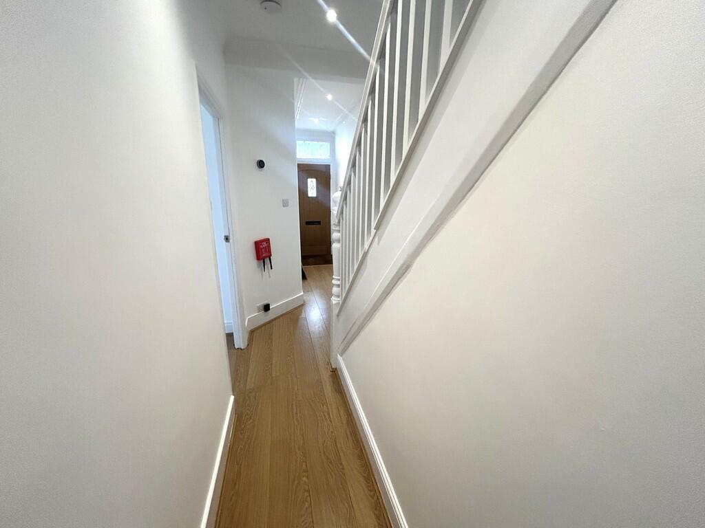 House in London - View 5