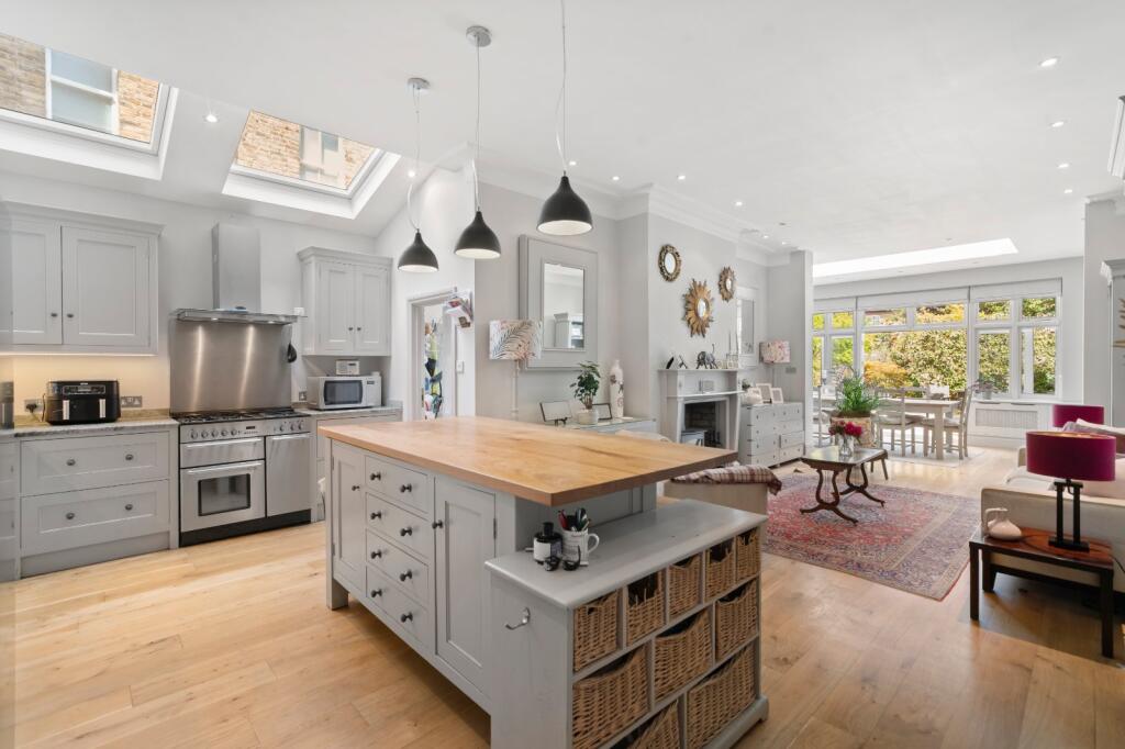 House in London - View 5