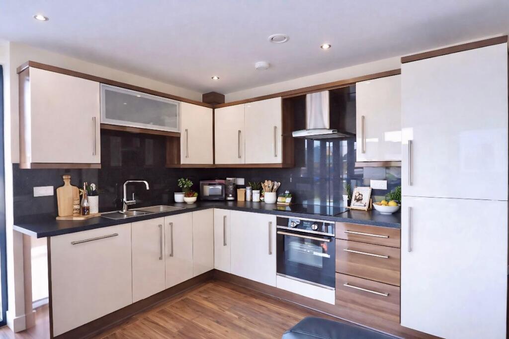 Main image of property: Apt 4 Devonshire Point