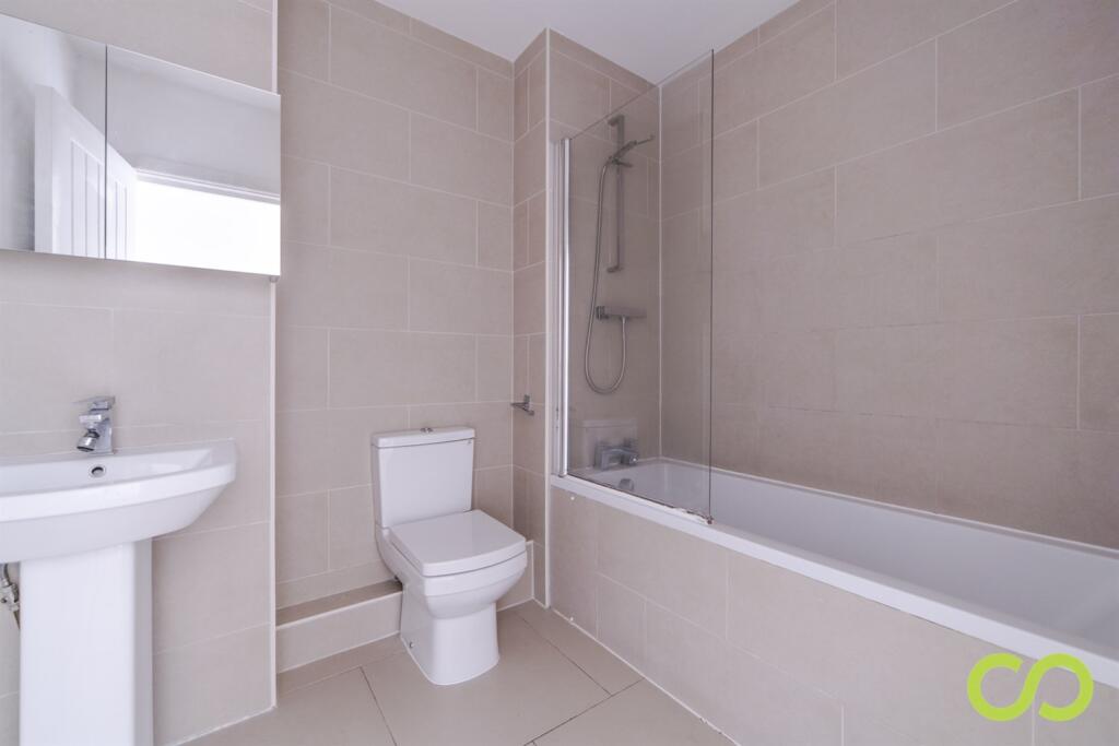 Apartment in Slough - More