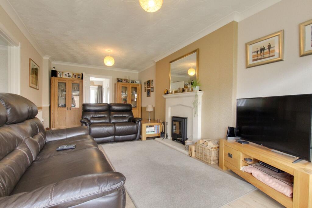 House in Basildon, Shotgate - More