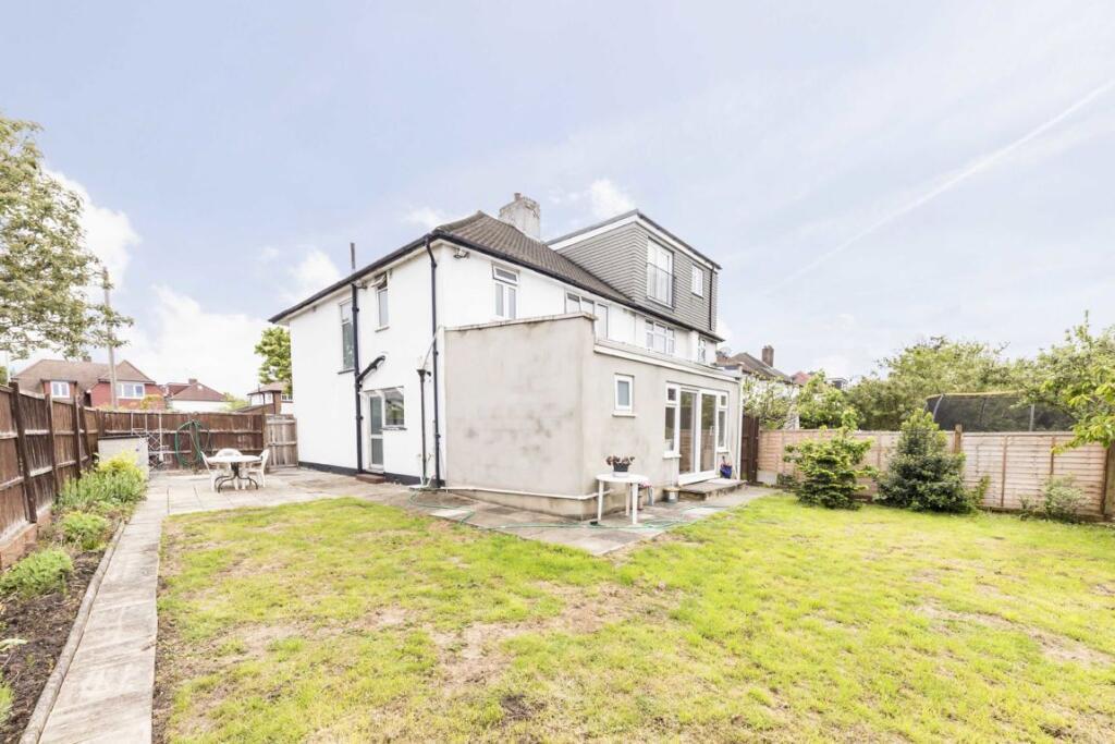 House in London, Old Malden - View 3