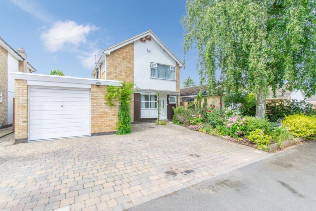 Main image of property: Glen Way, Oadby, LE2