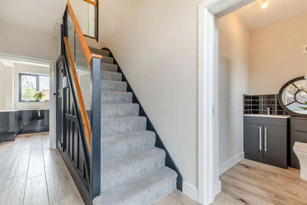 House in Mansfield, Berry Hill - View 5