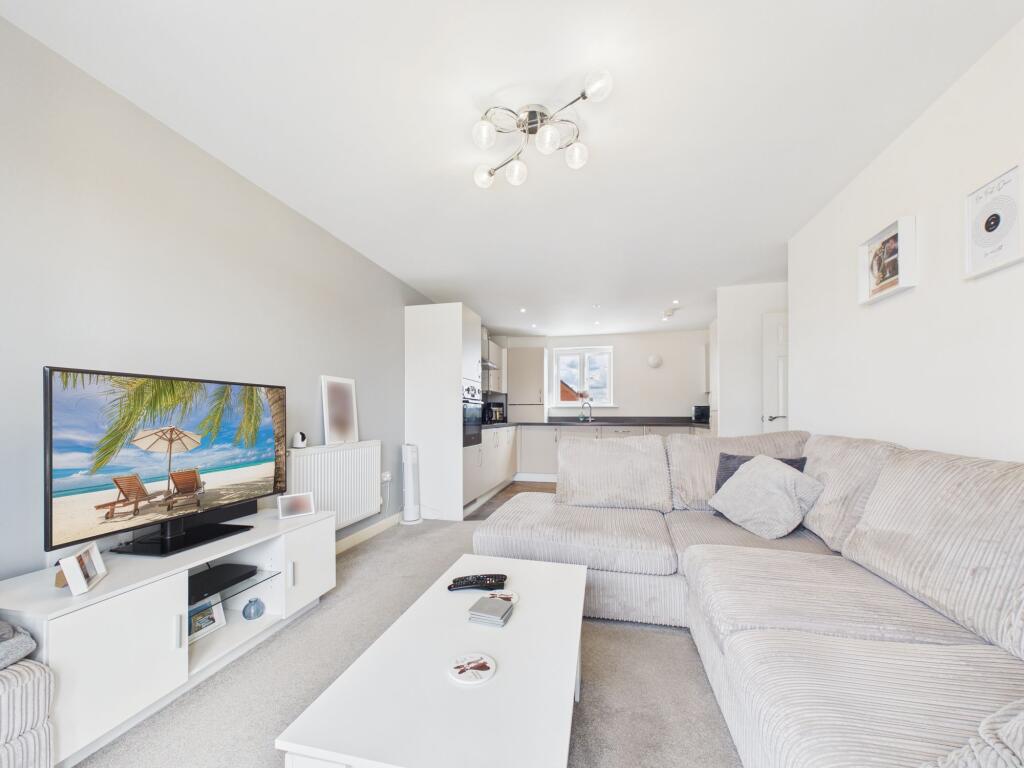 Apartment in Shinfield, Ryeish Green - View 2