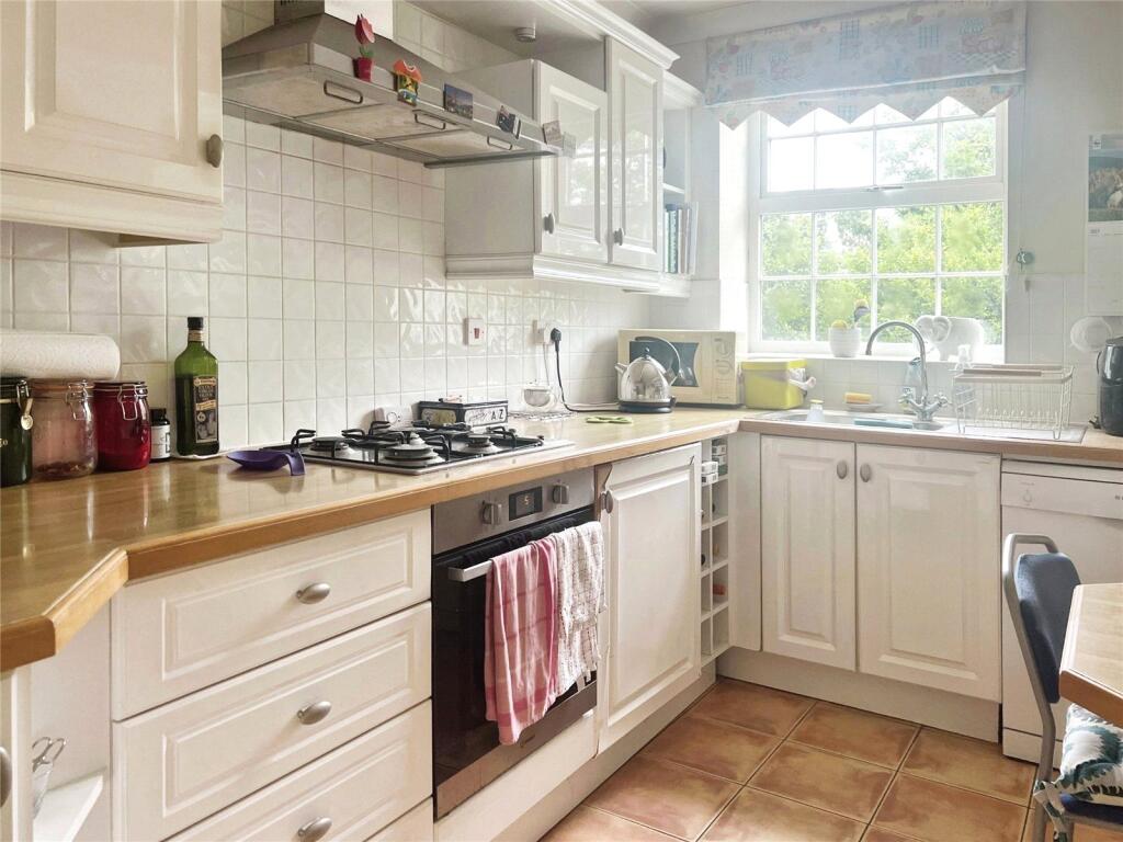 Chadwick Place, Long Ditton, Surbiton, Surrey, KT6 photo 3