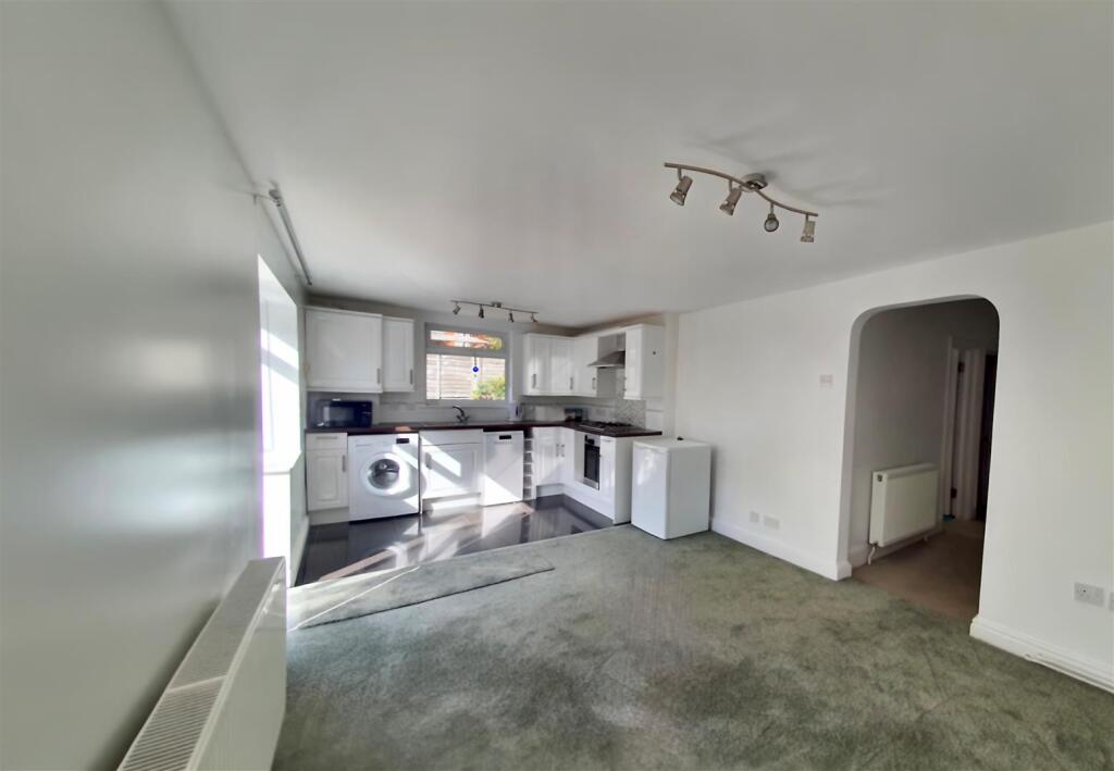Apartment in Portsmouth - View 3