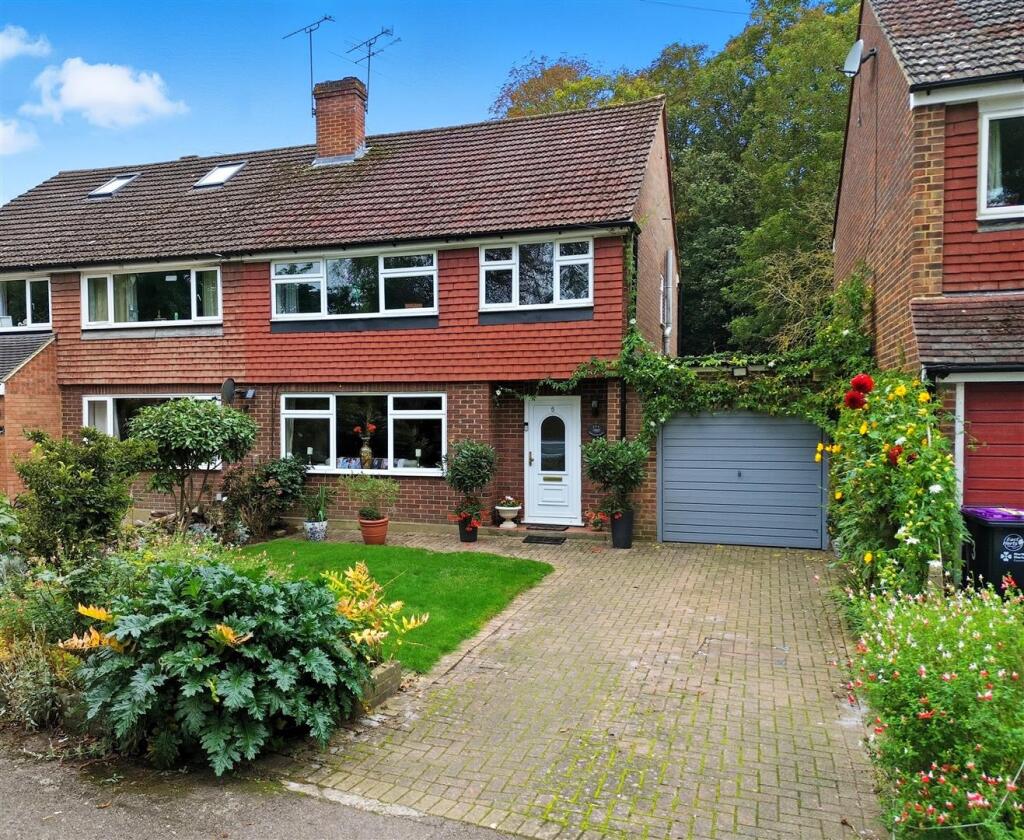 3-bed semi-detached on Hoddesdon Road, Stanstead Abbotts, £599,995