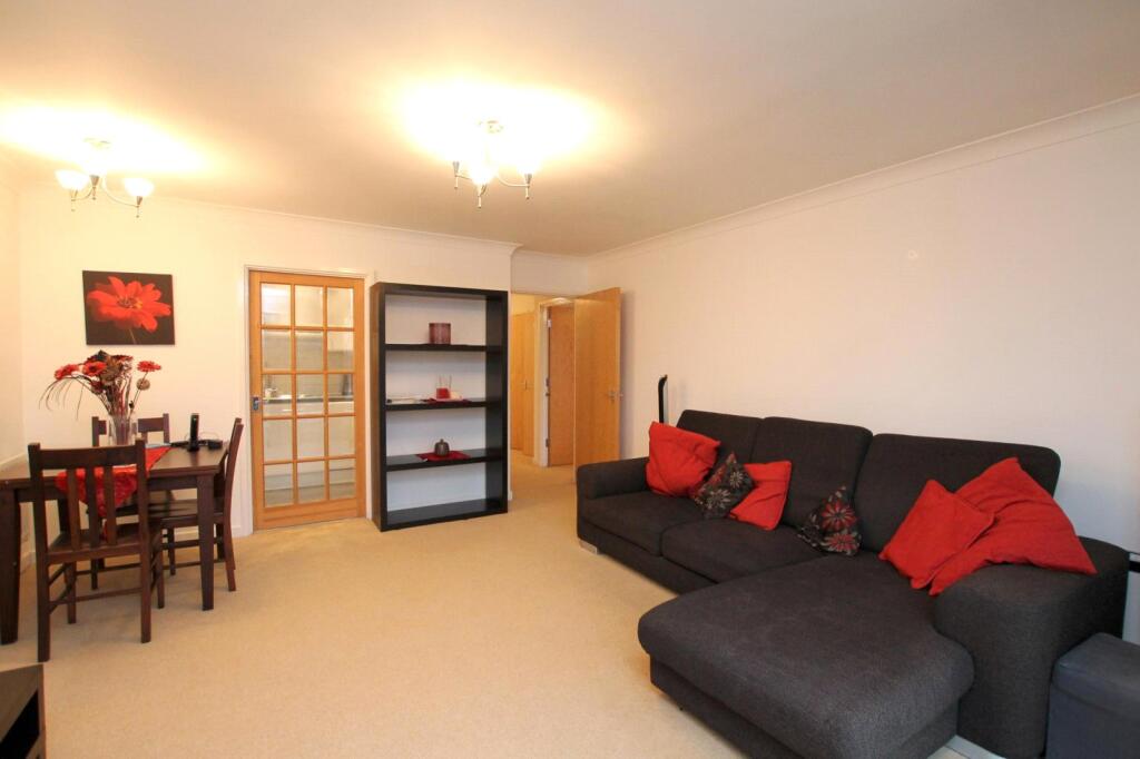 Kings Court, 40 Hersham Road, Walton-On-Thames photo 4