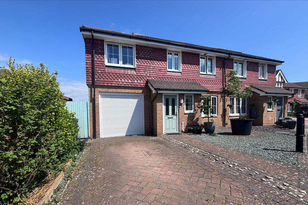 4-bed semi-detached on Hoverfly Close, Lee-On-The-Solent, £435,000
