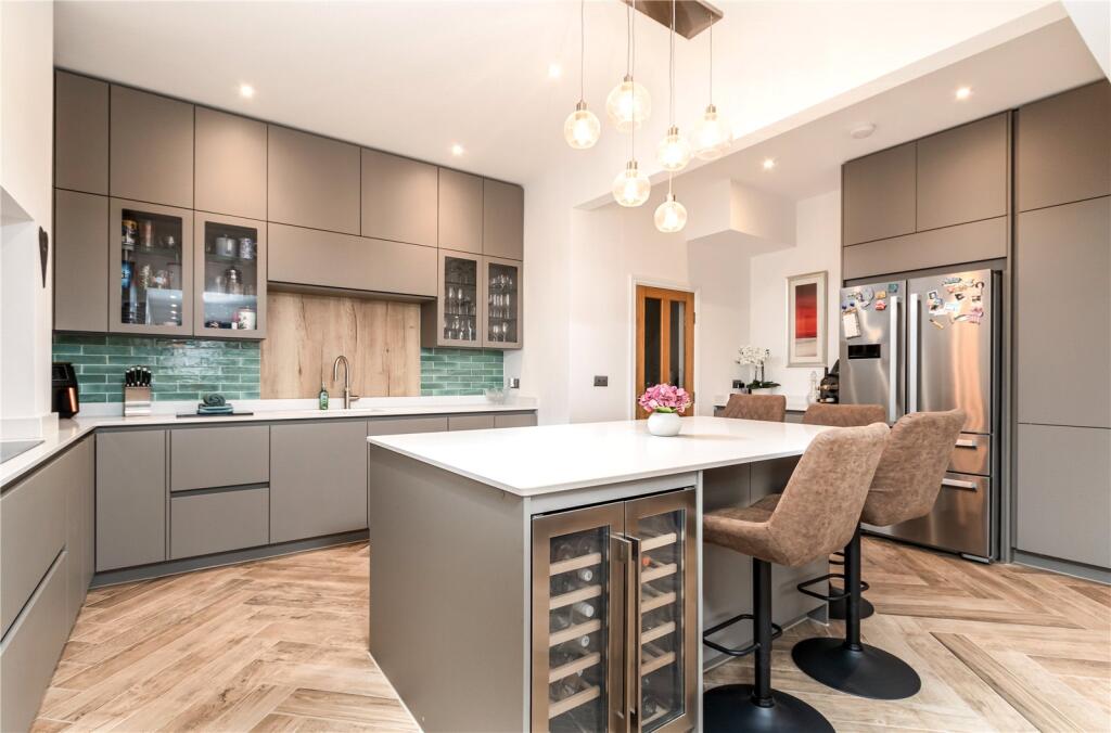 House in Cardiff, Penylan - More