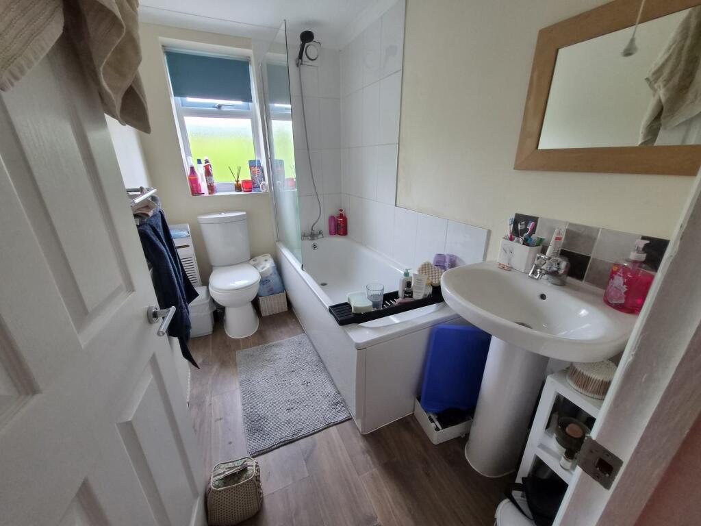 Apartment in Wealden, Crowborough - More