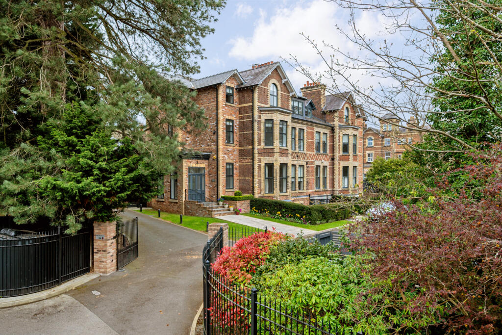 Main image of property: Daveylands, Wilmslow, Cheshire, SK9