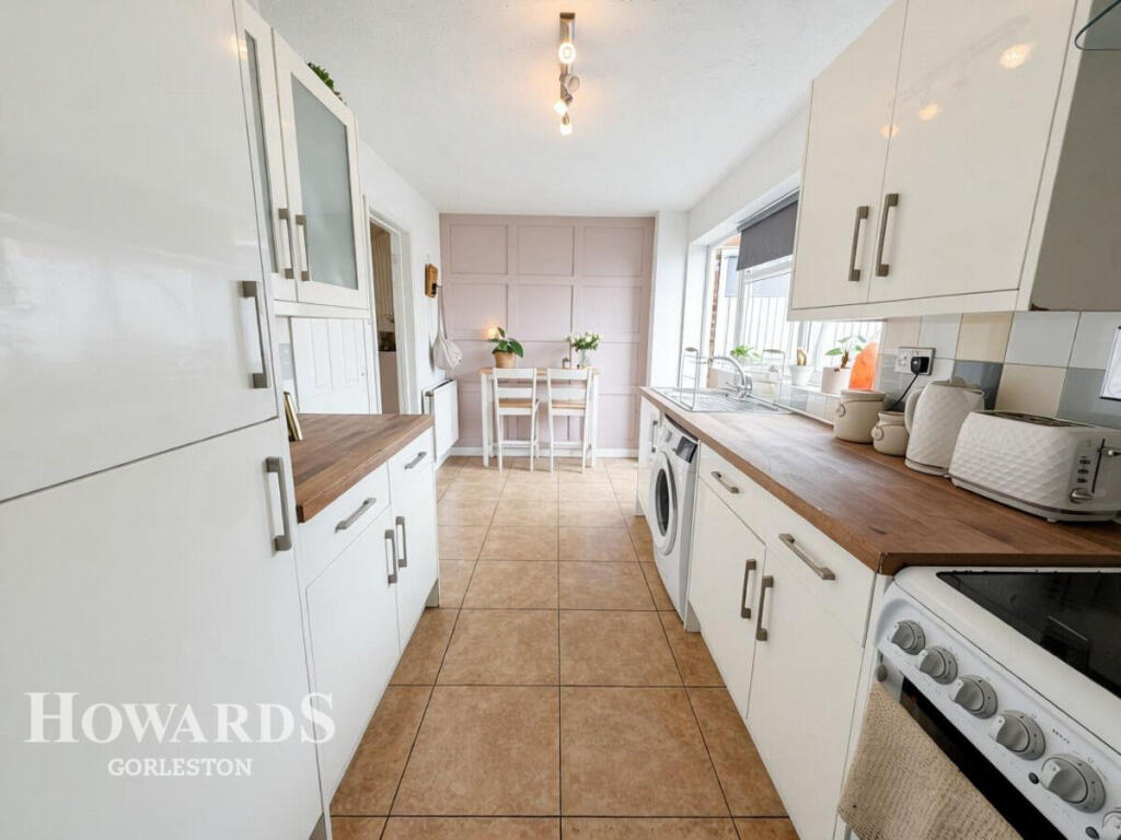House in Great Yarmouth, Bradwell - View 5