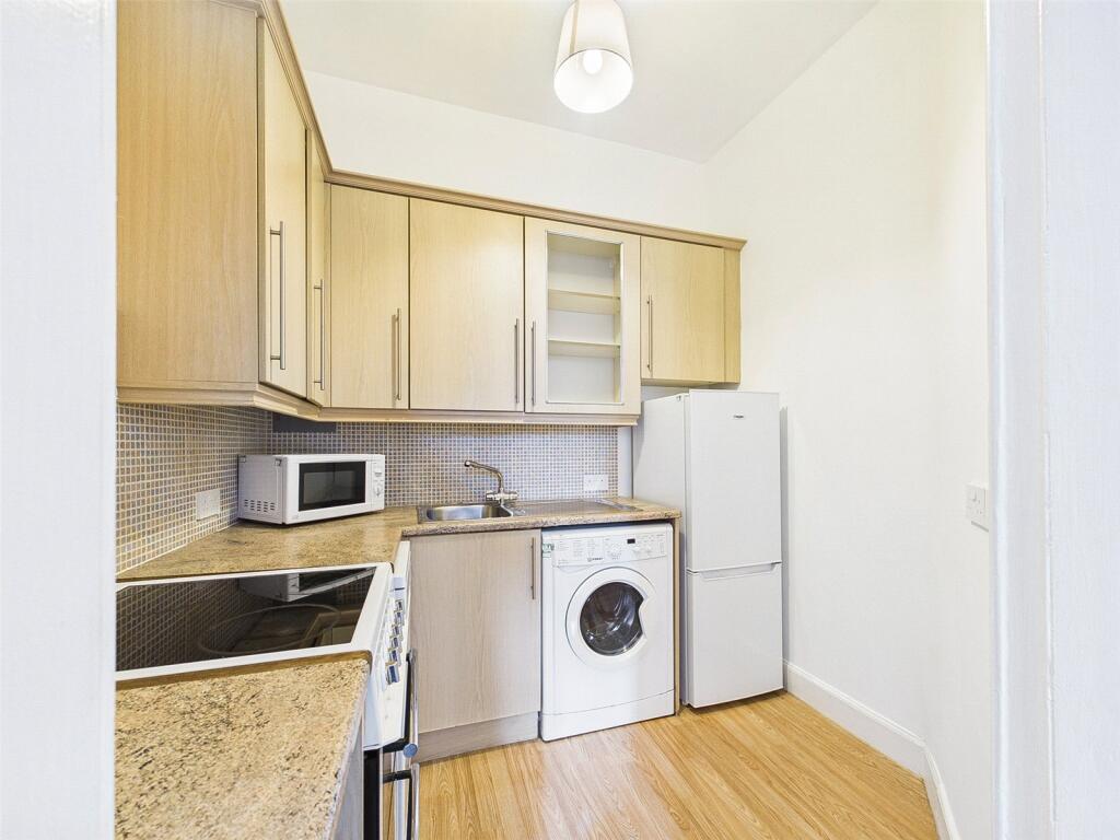 Apartment in Edinburgh - View 5