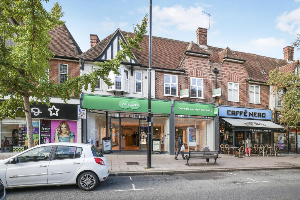 Apartment in Ruislip, London Borough of Hillingdon - View 2