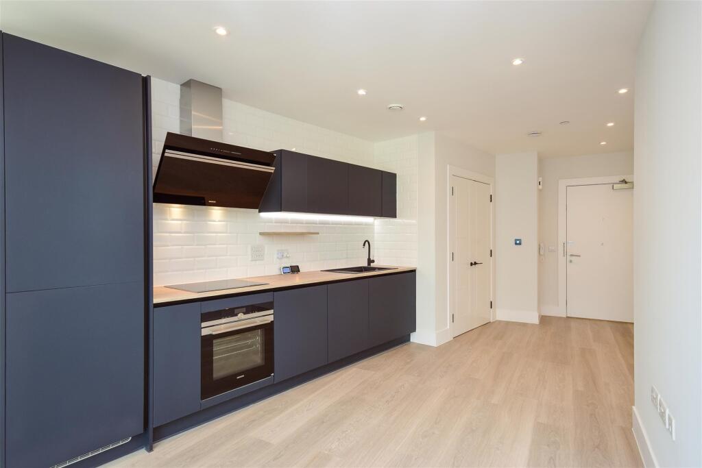 Apartment in Brighton - View 3