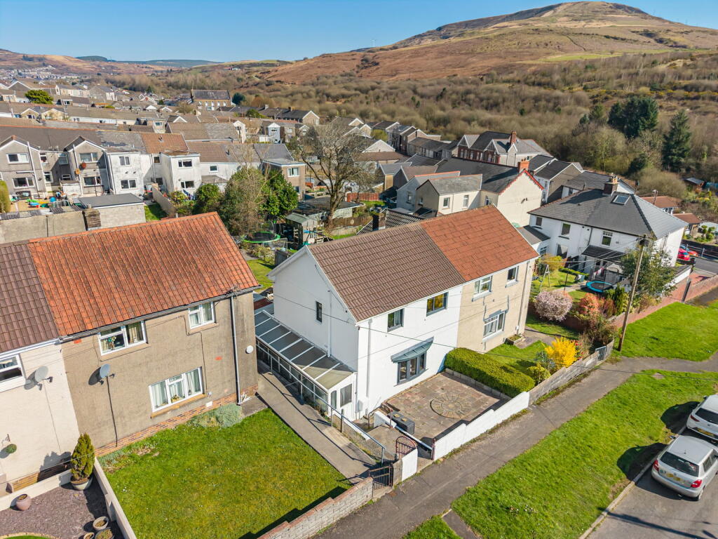 Duffrynmadog, Maesteg, CF34 0BE photo 2